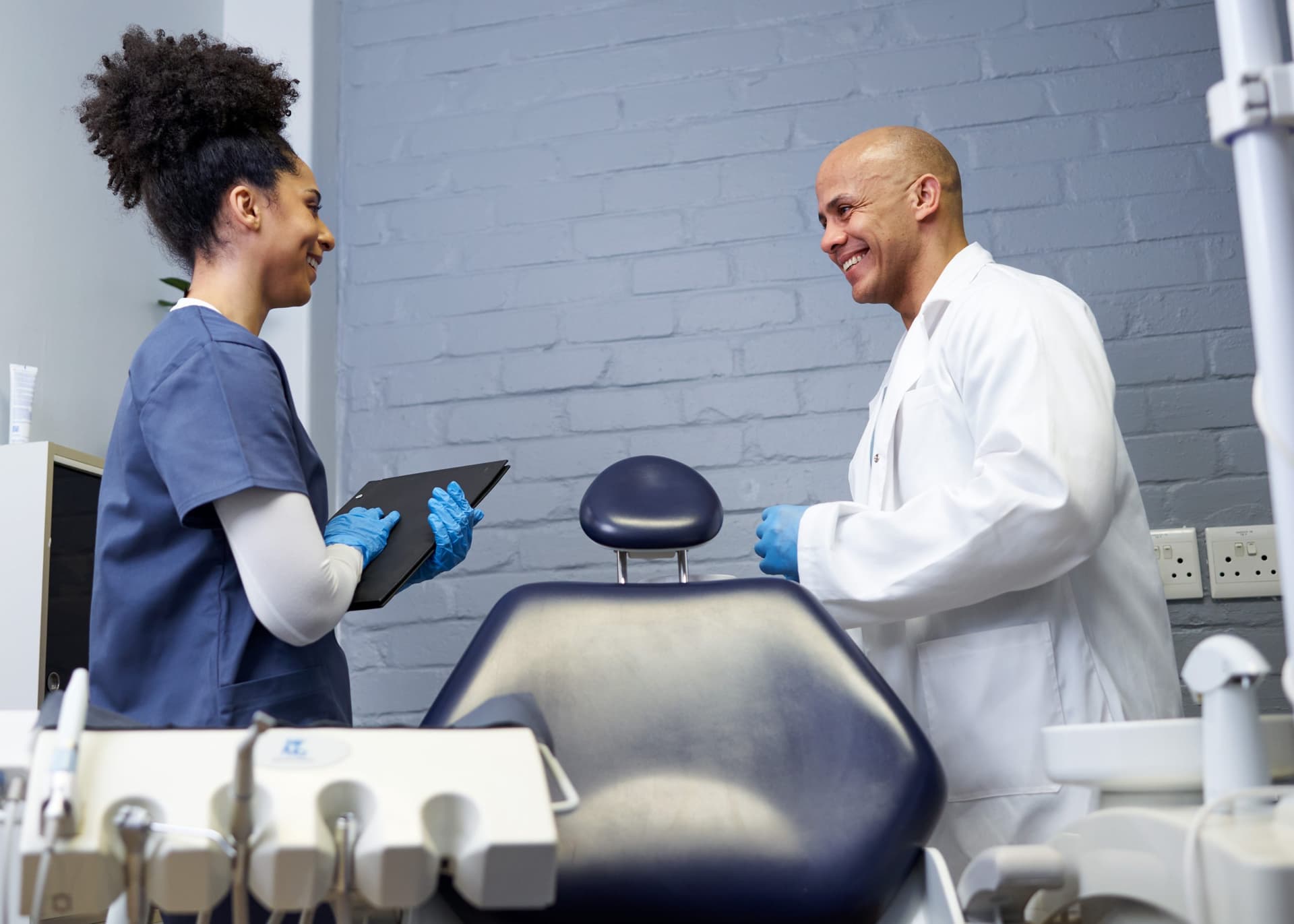 Senior Dental Care in Canada: Maintaining Oral Health for Older Adults